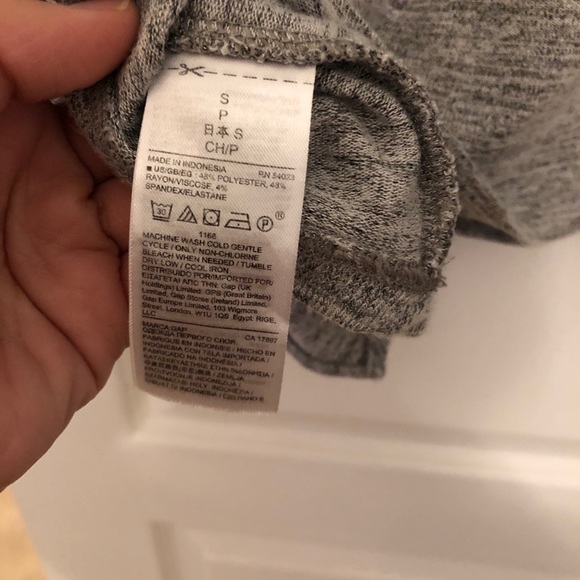 GAP ruffle top - Picture 4 of 4